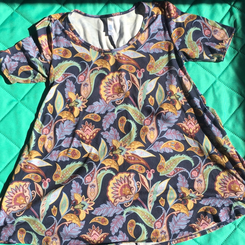 Lularoe floral/ paisley perfect T